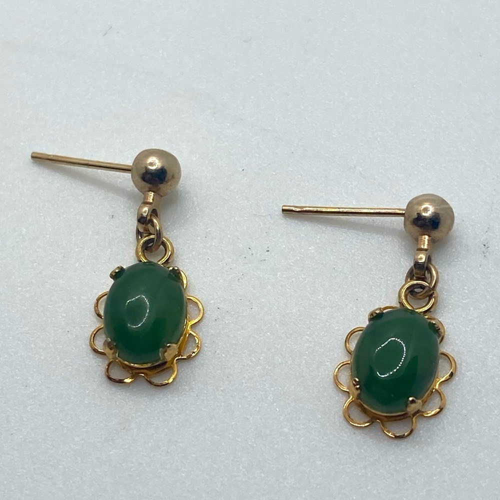 Vtg Real Jade / Jadeite Cabochon Stone Gold Tone Metal Stud Earrings .8”